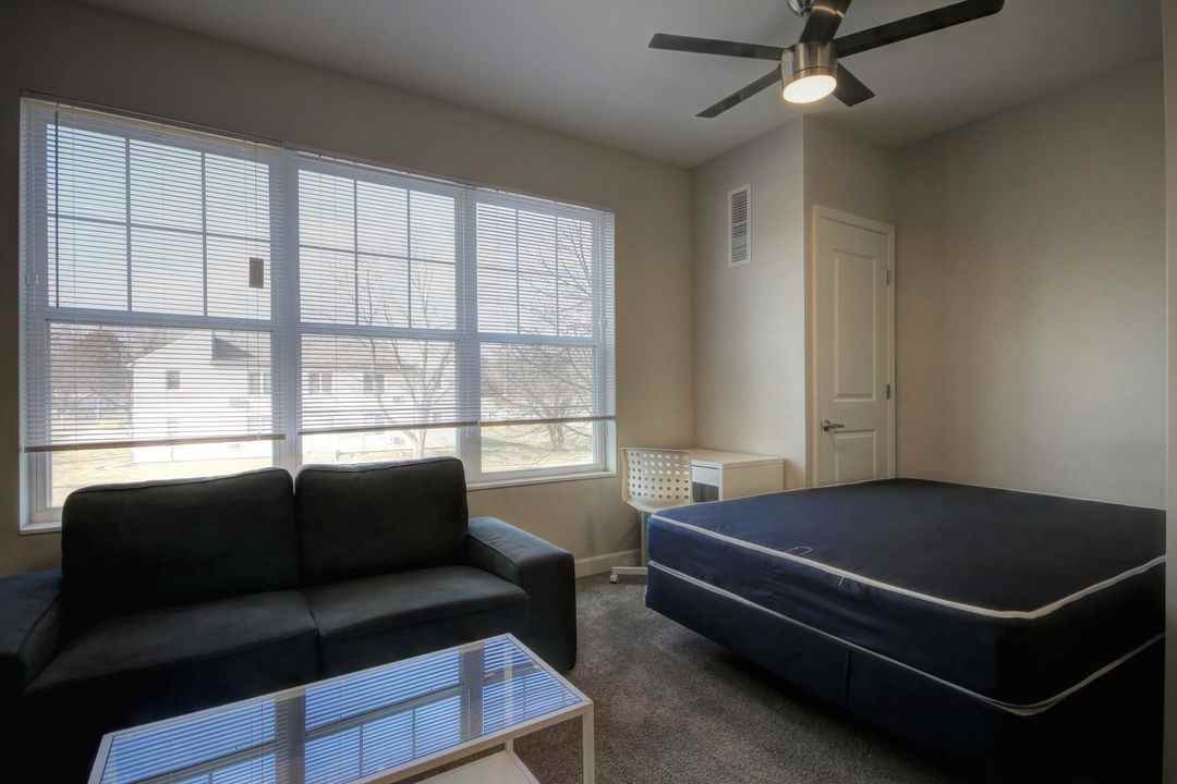 2401 - Photo 6 of 50