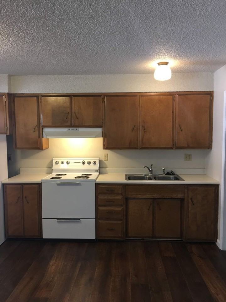 Walnut Tree Manor - Photo 3 of 31