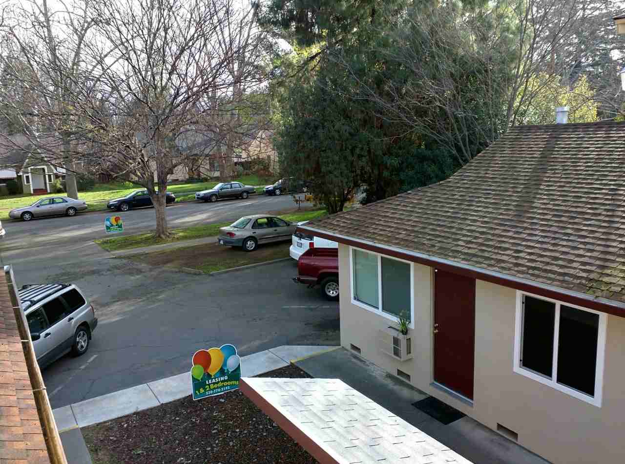 Walnut Tree Manor - Photo 4 of 31