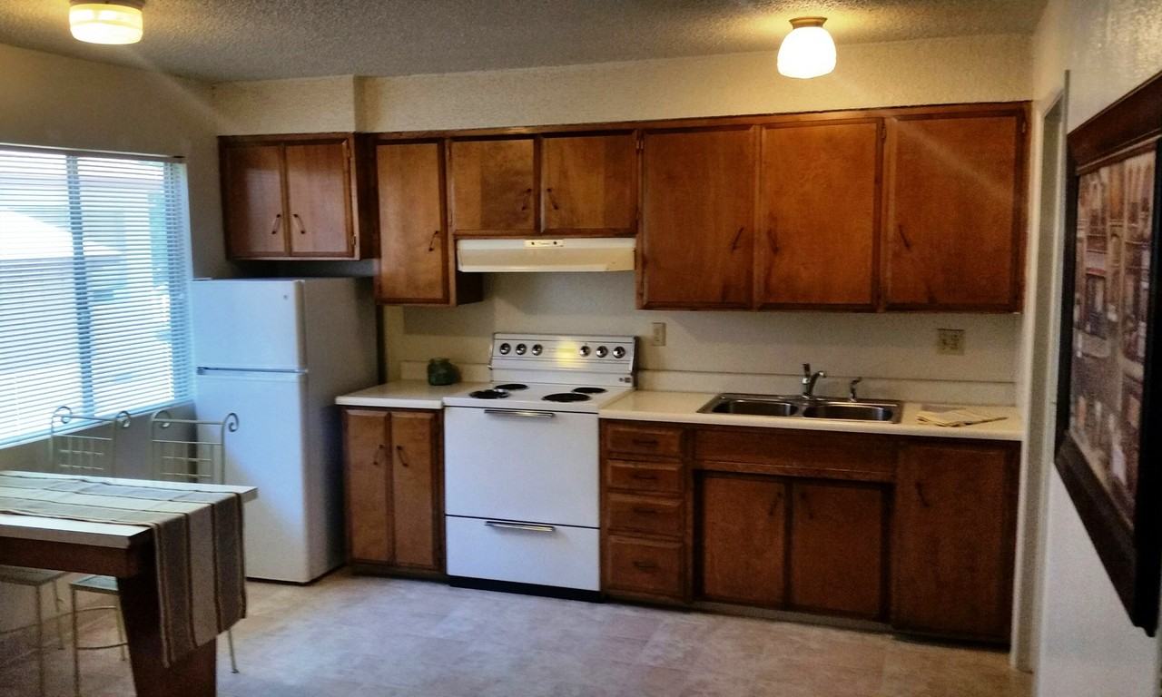 Walnut Tree Manor - Photo 5 of 31