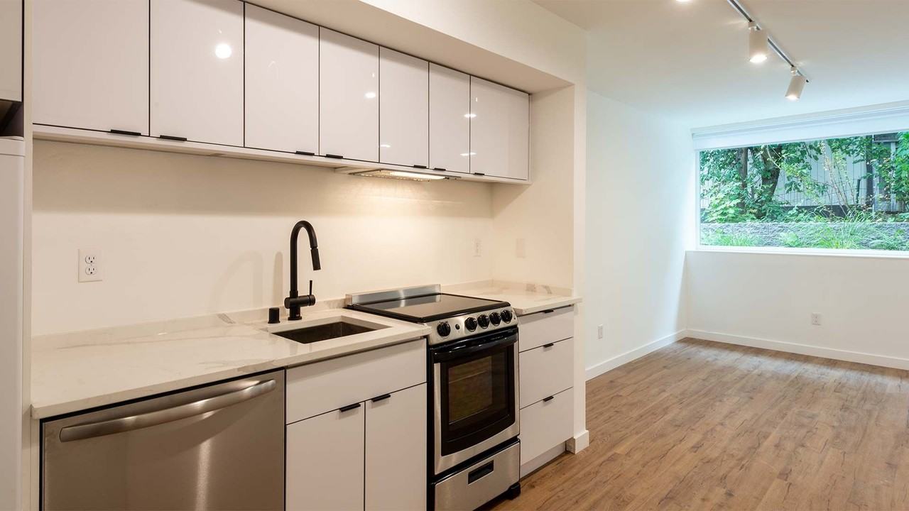 The Friday - Photo 3 of 50