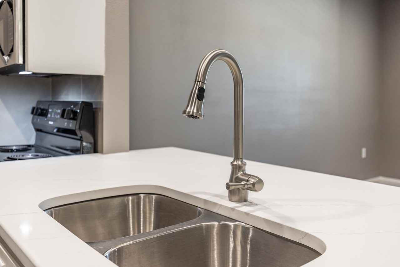 South Campus Luxury Apt. - Photo 7 of 25