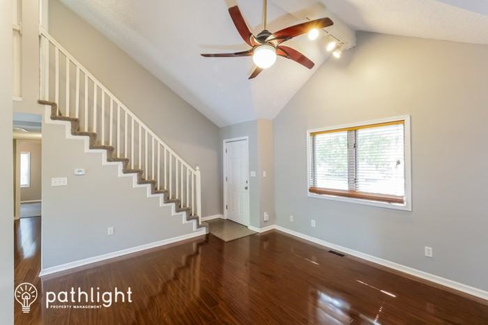 606 E Park St - Photo 2 of 16