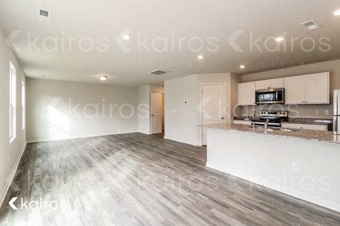 470 Waterview Ct - Photo 2 of 16