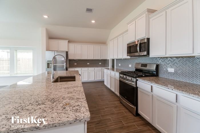 15006 Lake Shore Ave - Photo 3 of 15