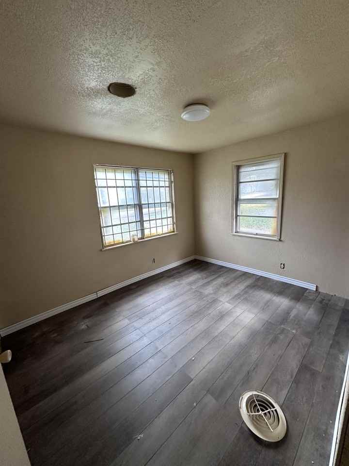 1806 Up The Grove St #1