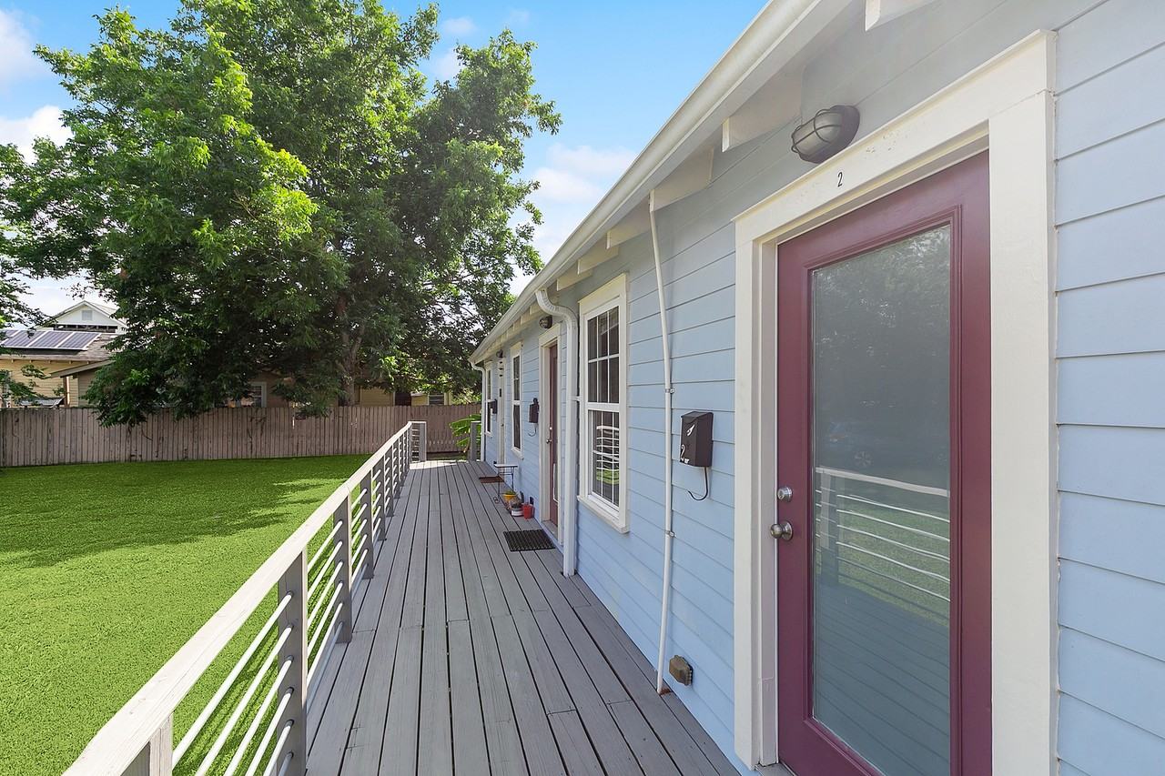 8525 Hickory - 4 #4 - Photo 2 of 13