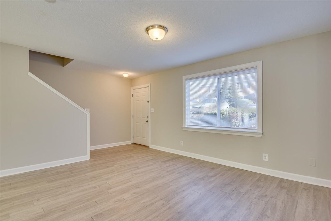 2905 Arrowhead Dr Apt E2 - Photo 3 of 27