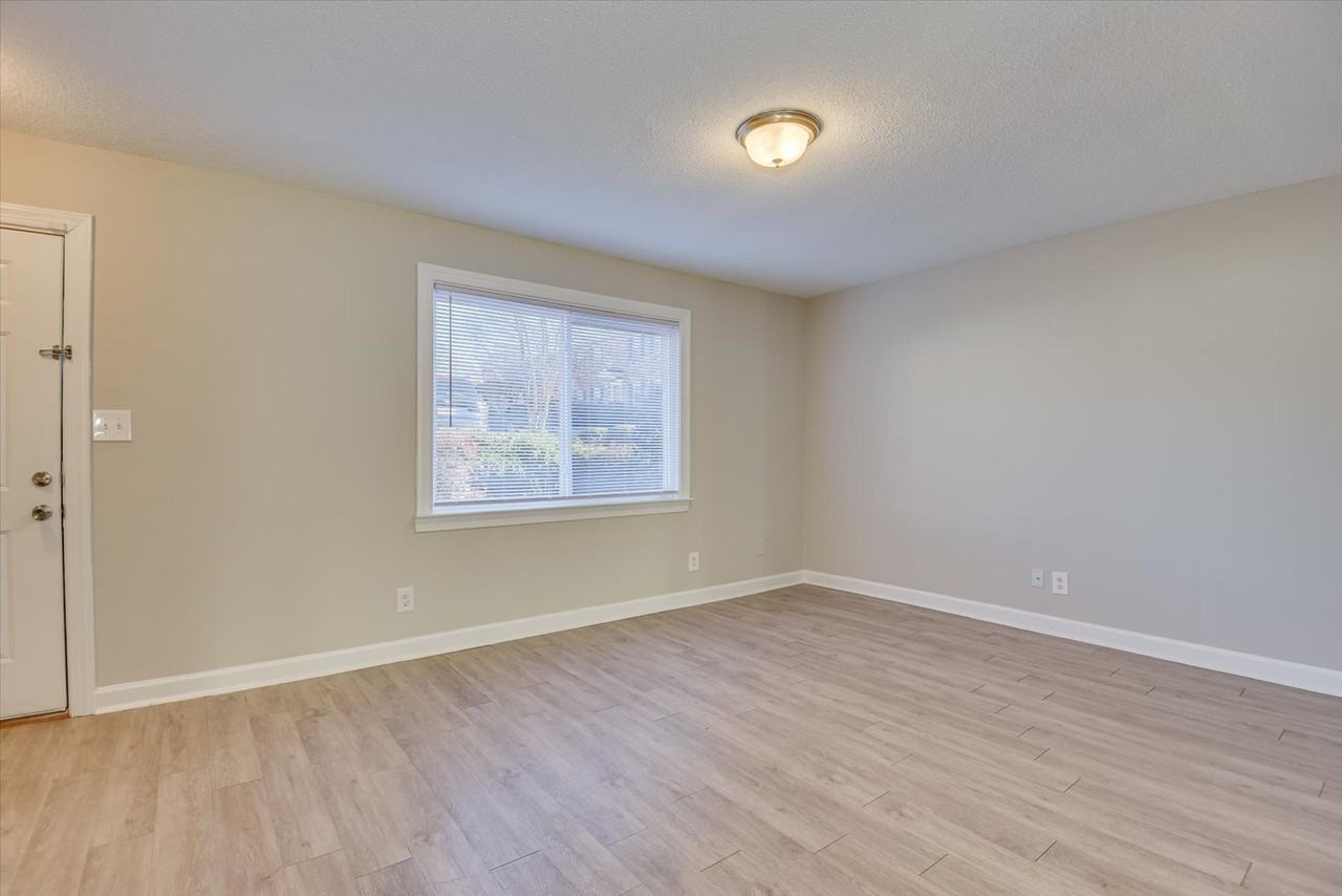 2905 Arrowhead Dr Apt E2 - Photo 4 of 27