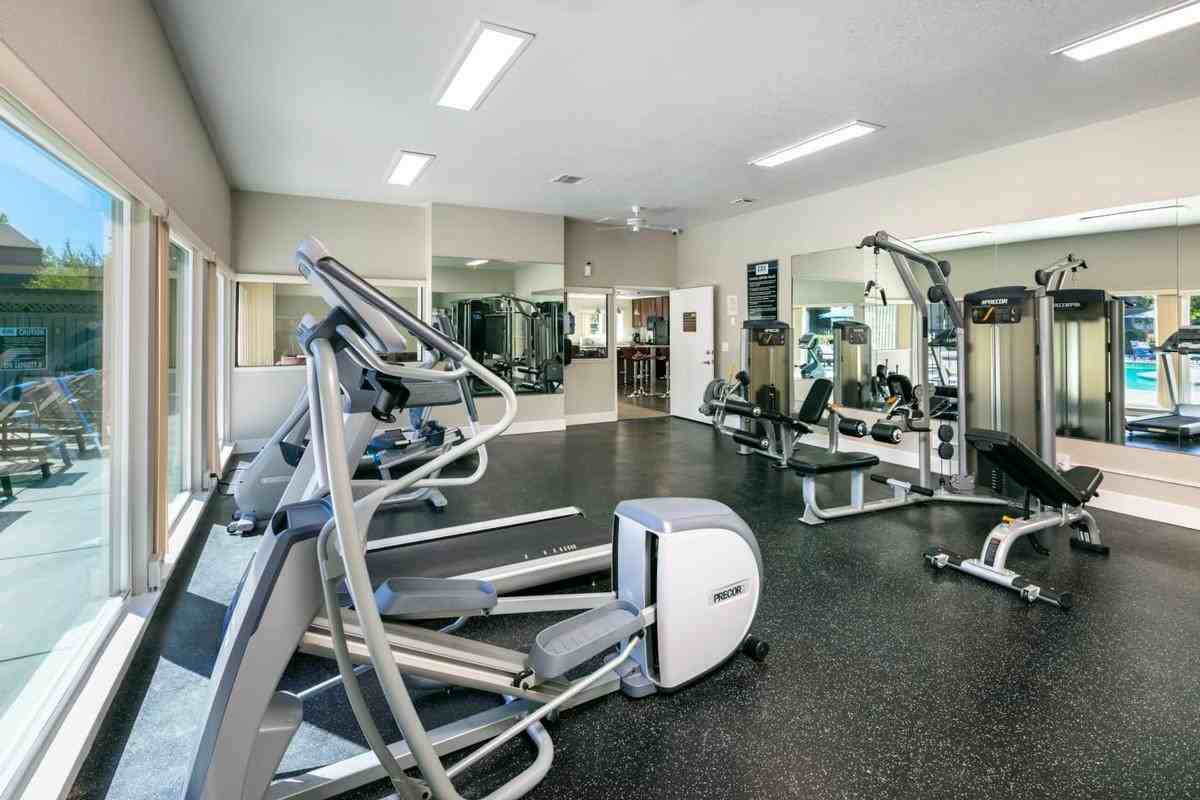 1401 Lakewood Ave - Photo 7 of 15