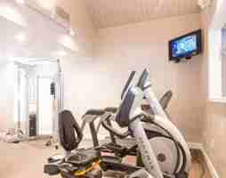 featured image of 2055 Range Ave