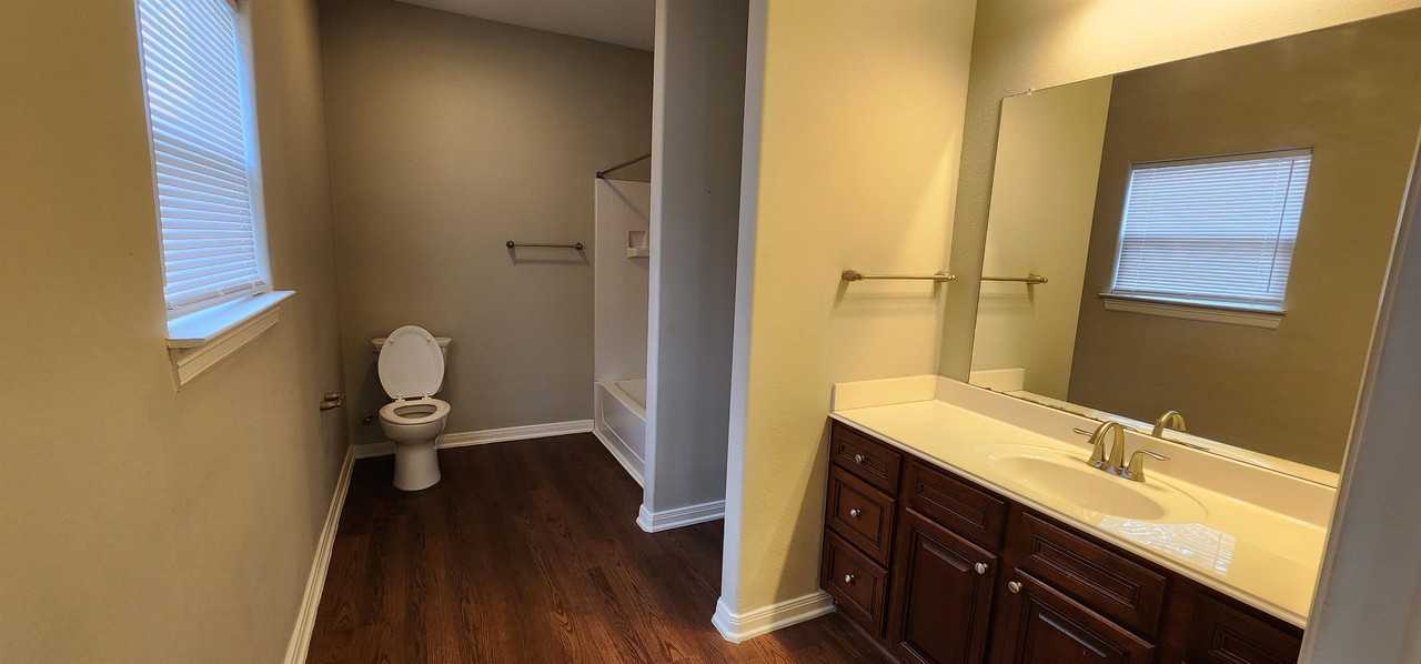 20 Louisiana St #SF - Photo 7 of 11