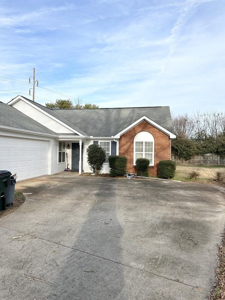 114 Mayfair Cir 1, Warner Robins, GA 31093 3 Bedroom Apartment for