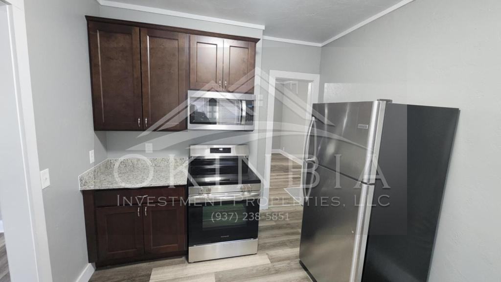 750 Superior Ave - Photo 3 of 24