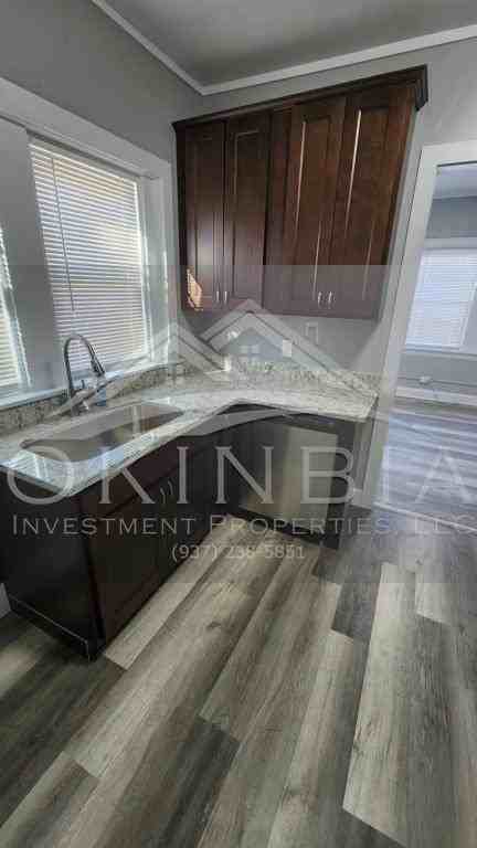 750 Superior Ave - Photo 4 of 24