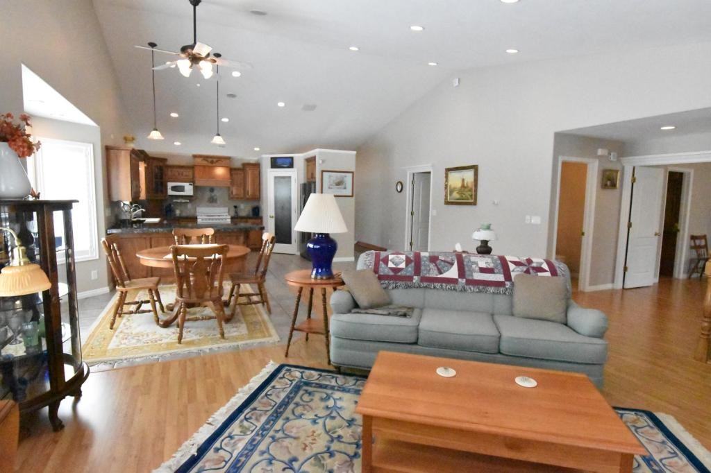 1577 Mountain Rose Dr - Photo 7 of 17