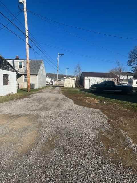 86 N Railroad St - Photo 2 of 9