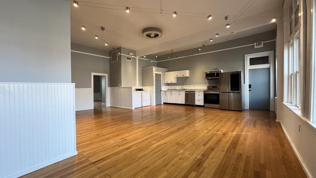 111 W Harrison Ave #1 - Photo 2 of 10