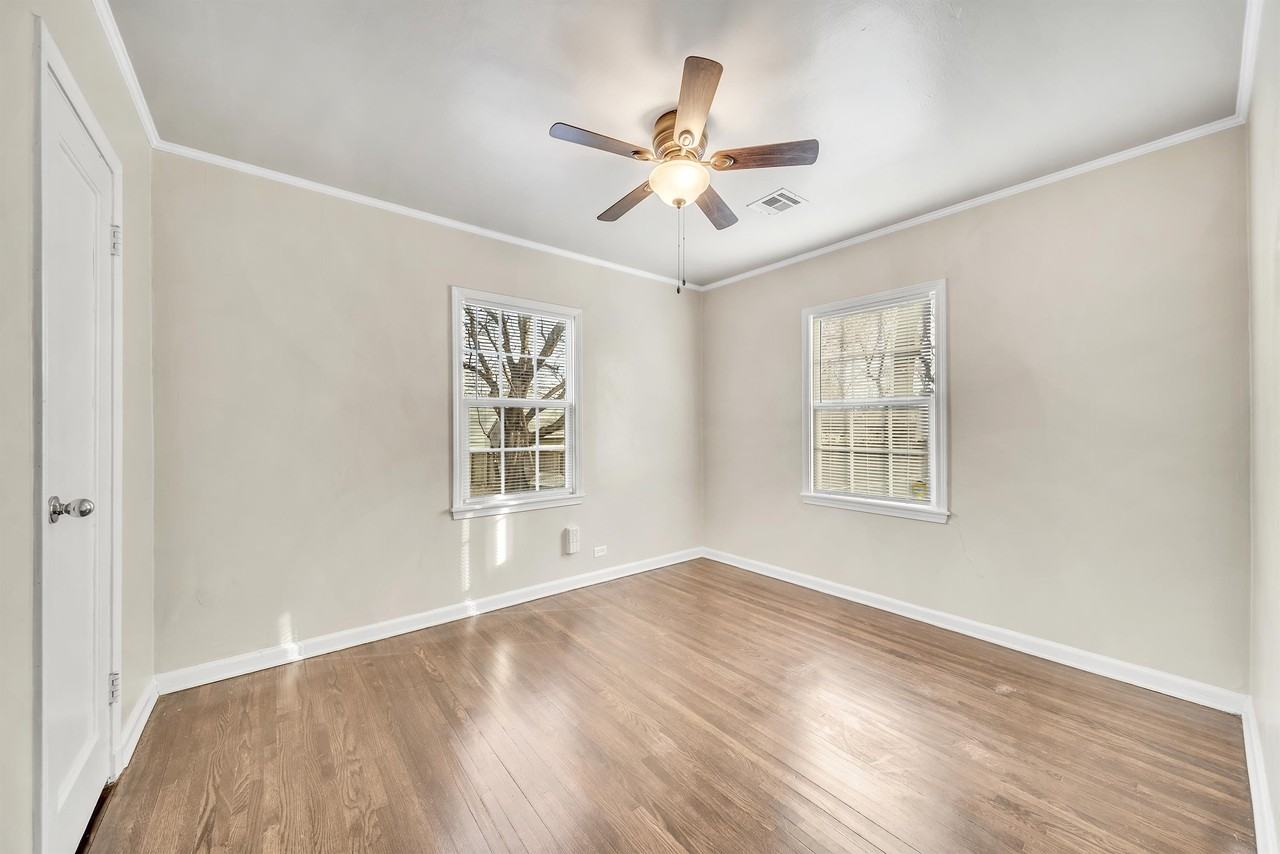 1235 S Erie Ave - Photo 3 of 15