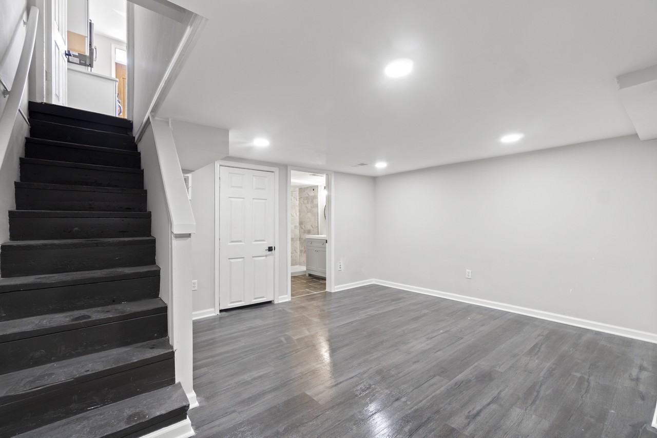 135 Lynhaven Dr #1 - Photo 3 of 11