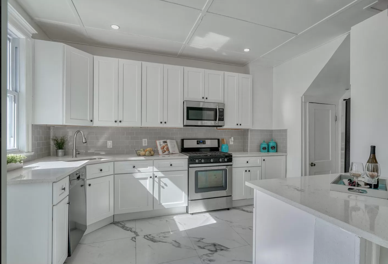 705 East 33rd Street - Photo 3 of 21