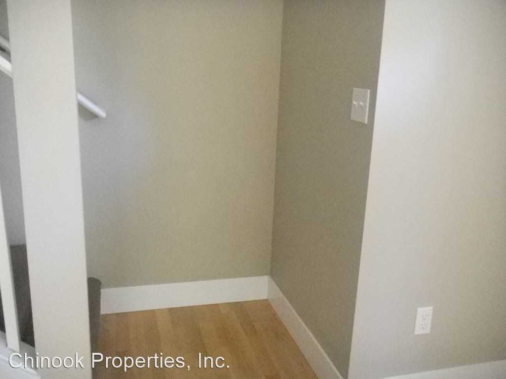 16th St Duplex near campus - Photo 3 of 18