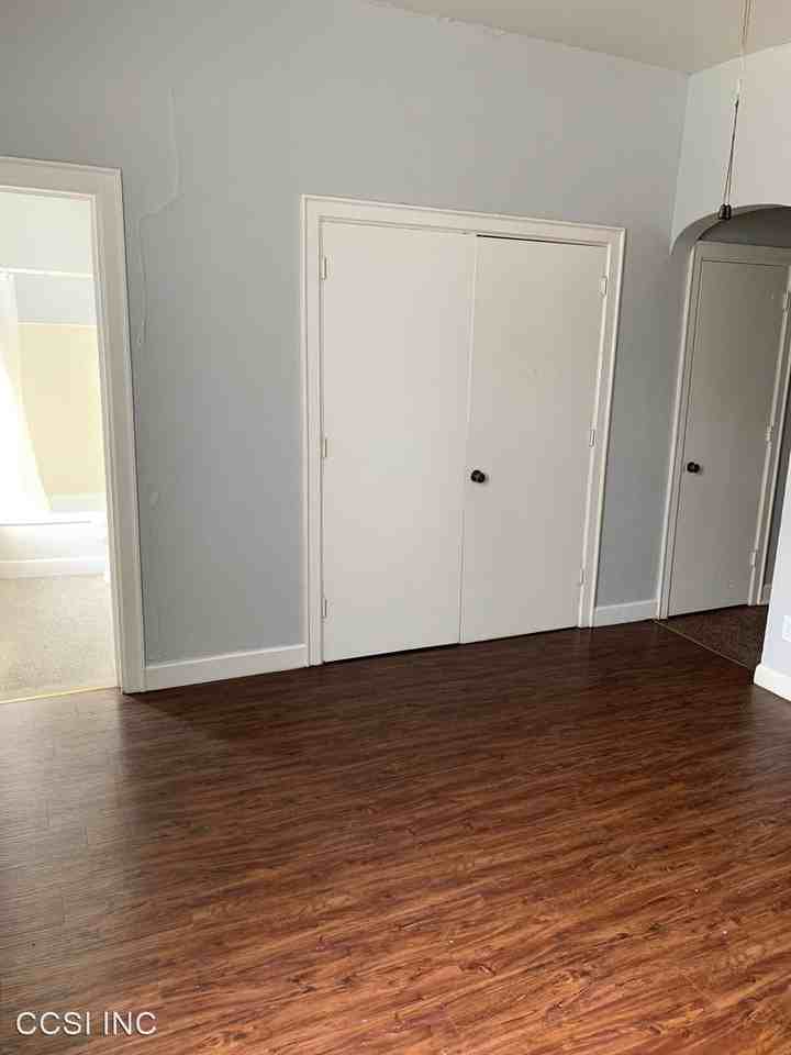 Downtown Davenport Apartment with commercial on the first floor