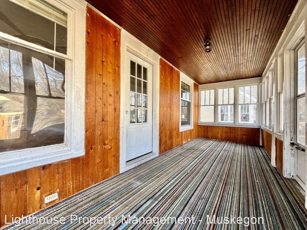 827 West Larch Avenue - Photo 2 of 13