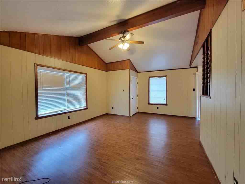 1316 - 1318 Airline Dr - Photo 3 of 8