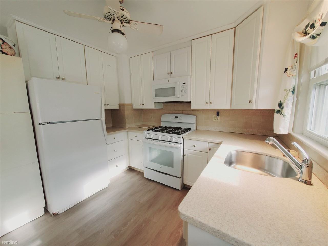 75 Soundview Ave - Photo 2 of 10