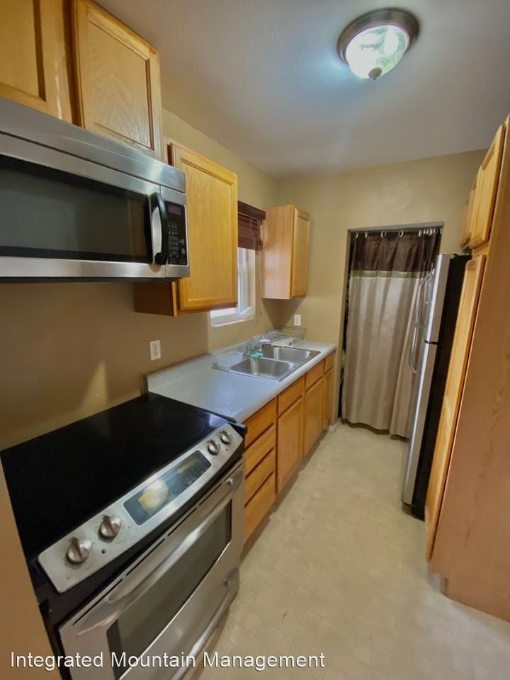 706 Railroad Ave -1 - Photo 2 of 9