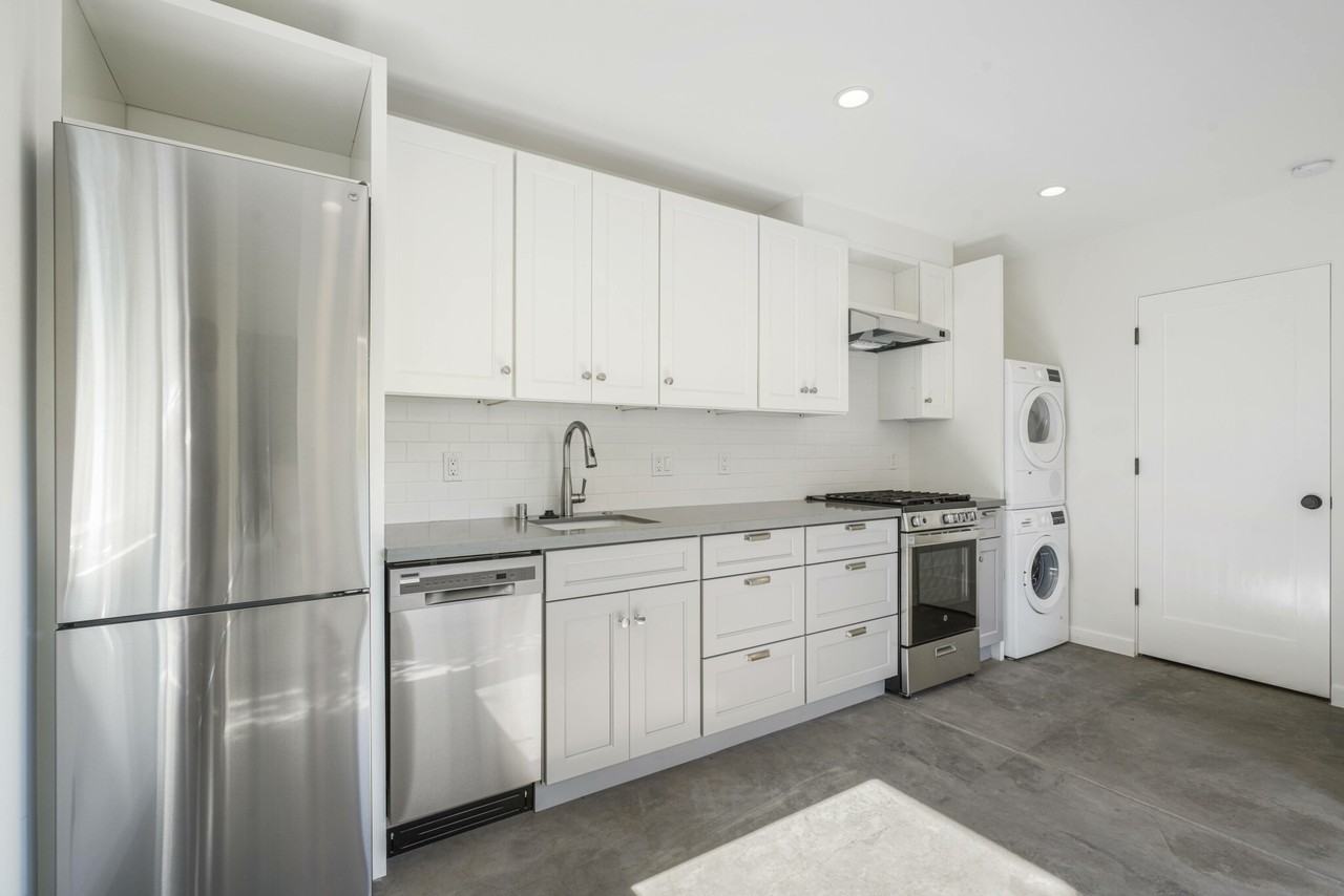 1351 Berkeley Way - Photo 5 of 17