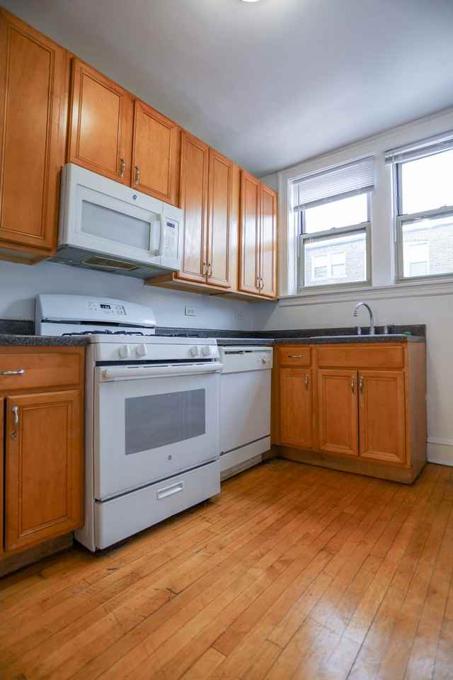 2238 W Farwell Ave #1A - Photo 3 of 10