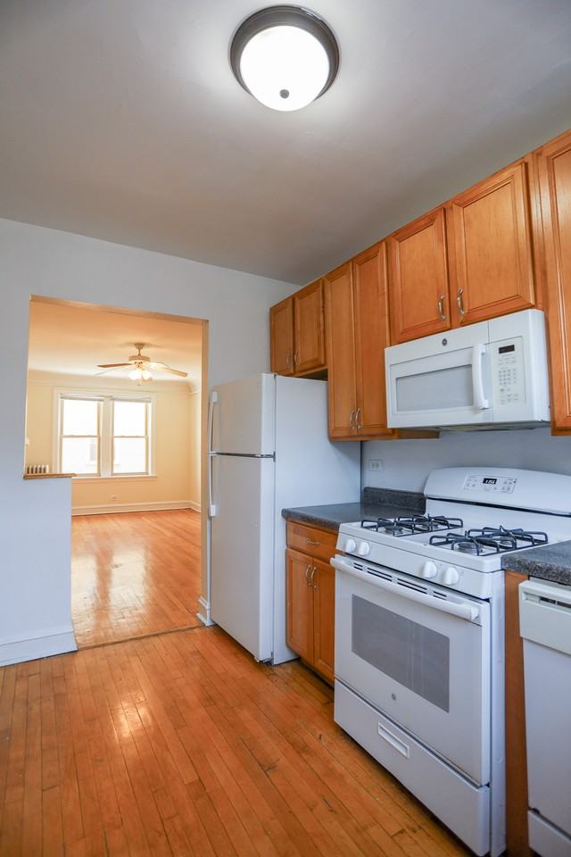 2238 W Farwell Ave #1A - Photo 4 of 10