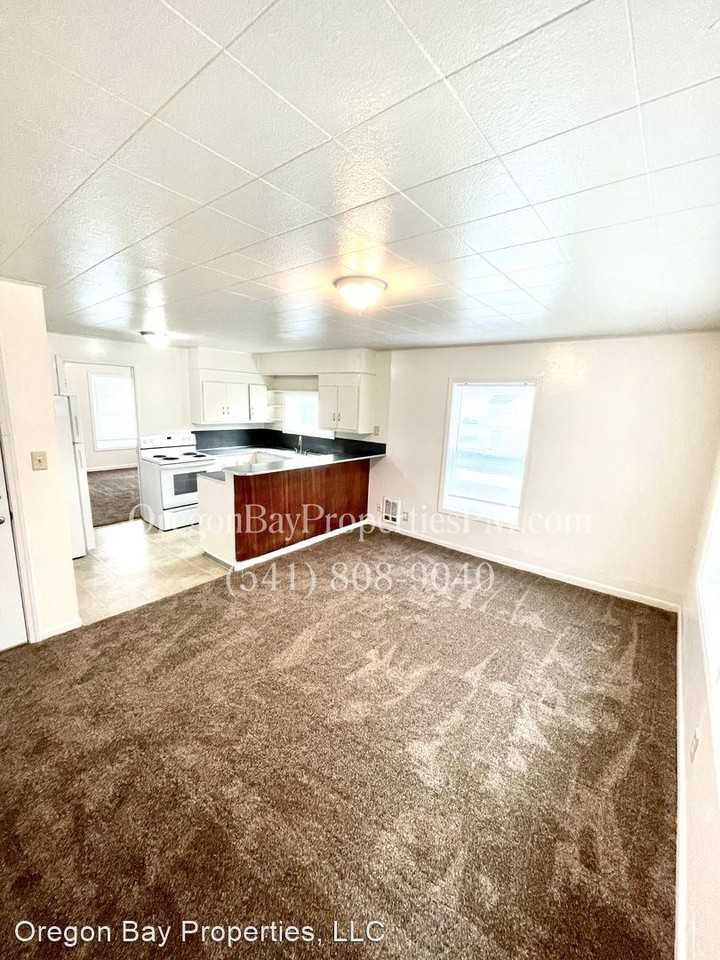 426 4th St - Photo 3 of 13