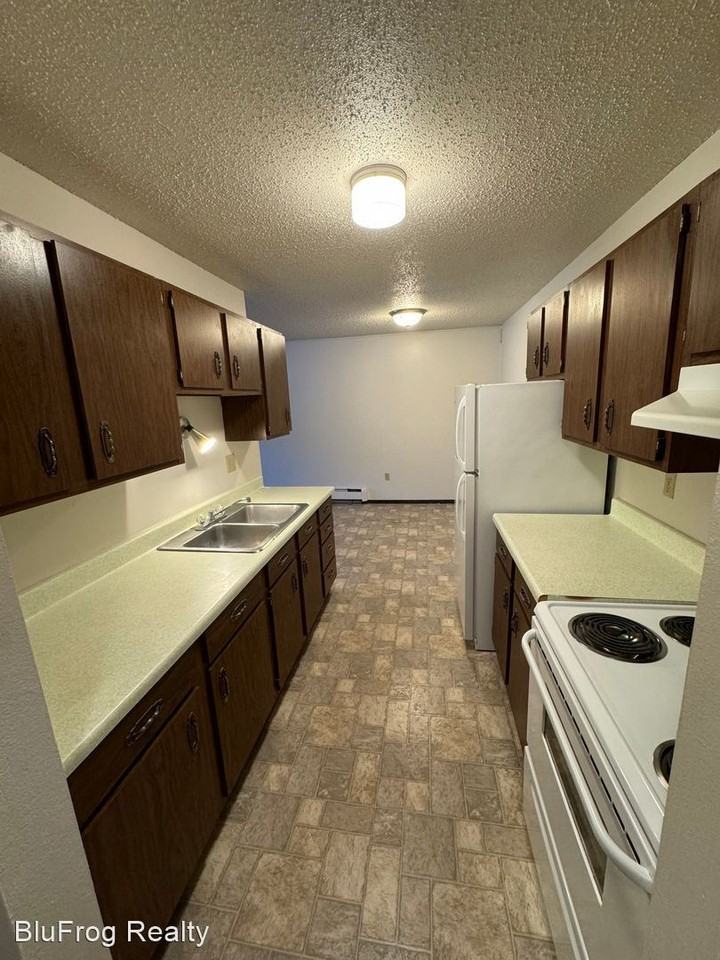 1507 11th Ave NE - Photo 3 of 9