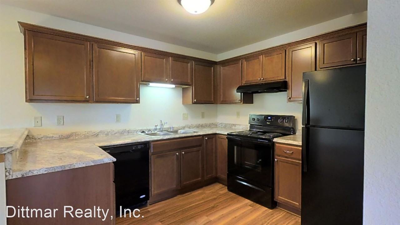 635,645,655 Cedar Bluffs Way - Photo 2 of 12