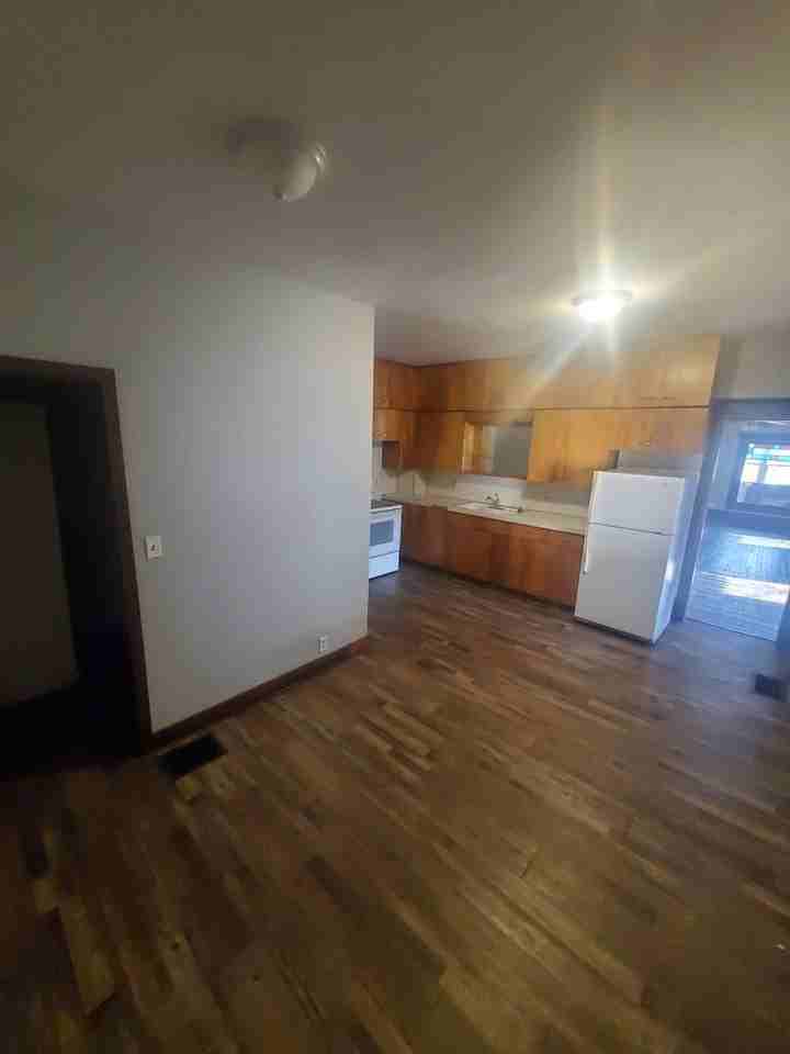 628 Lake St - Photo 3 of 6