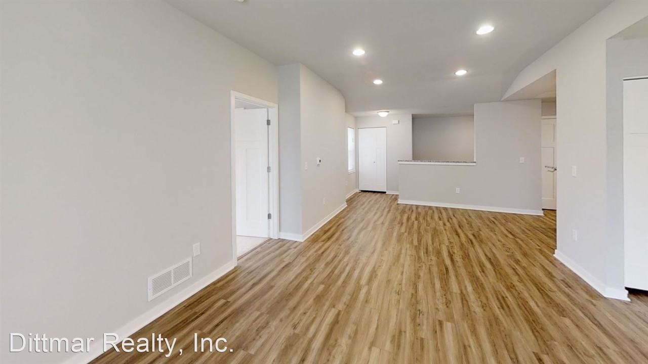 700,718,728,738 Cedar Bluffs Way - Photo 2 of 12