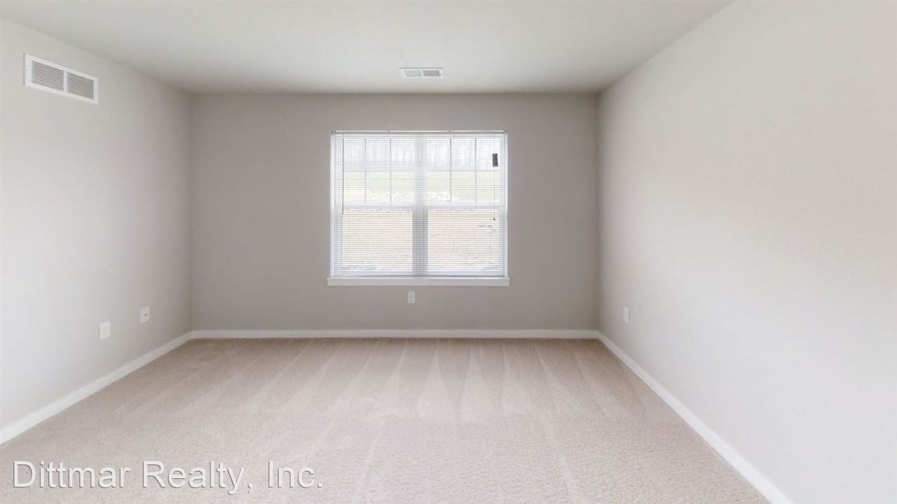 700,718,728,738 Cedar Bluffs Way - Photo 3 of 12