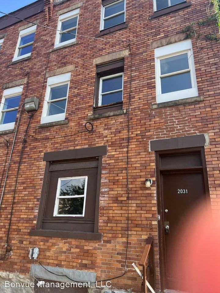 DE RUAD ST - Photo 3 of 16