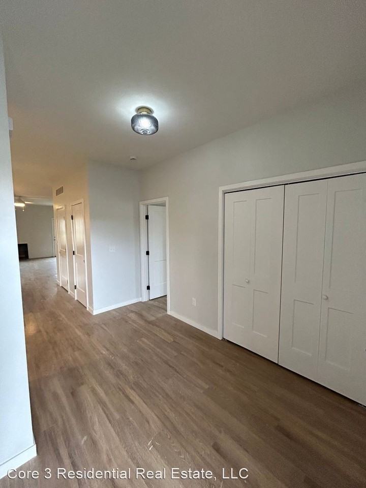 Ravina Dr - Photo 2 of 11