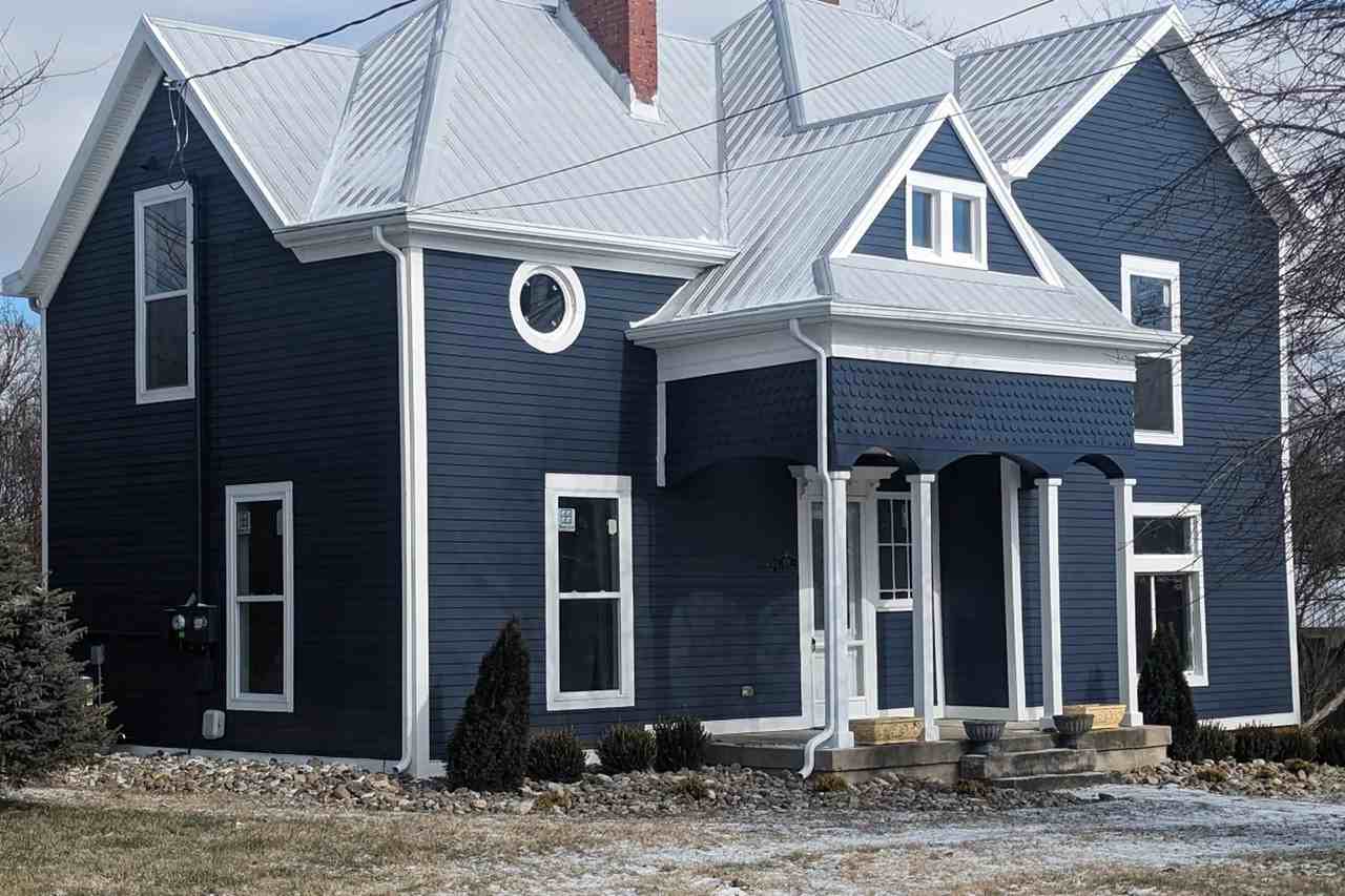 130 W Broadway St - Photo 2 of 3