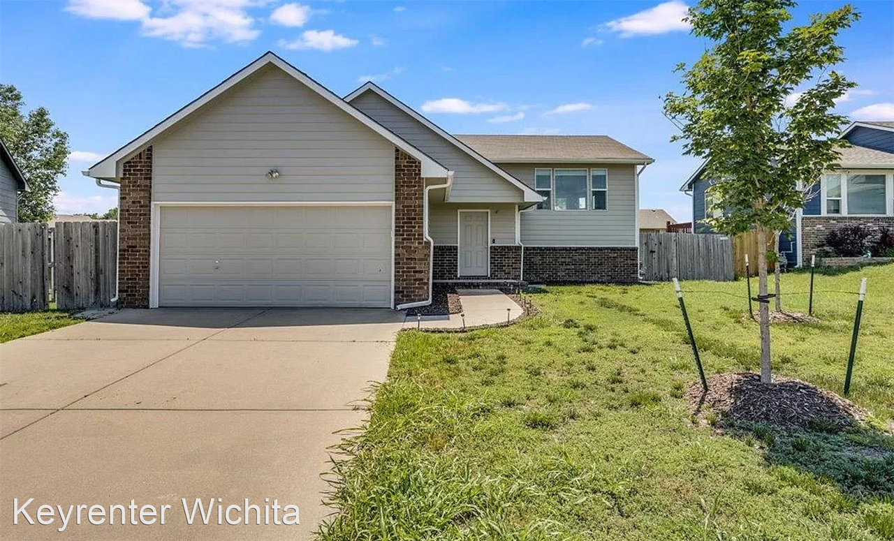 5423 S Elmhurst Cir - Photo 2 of 17