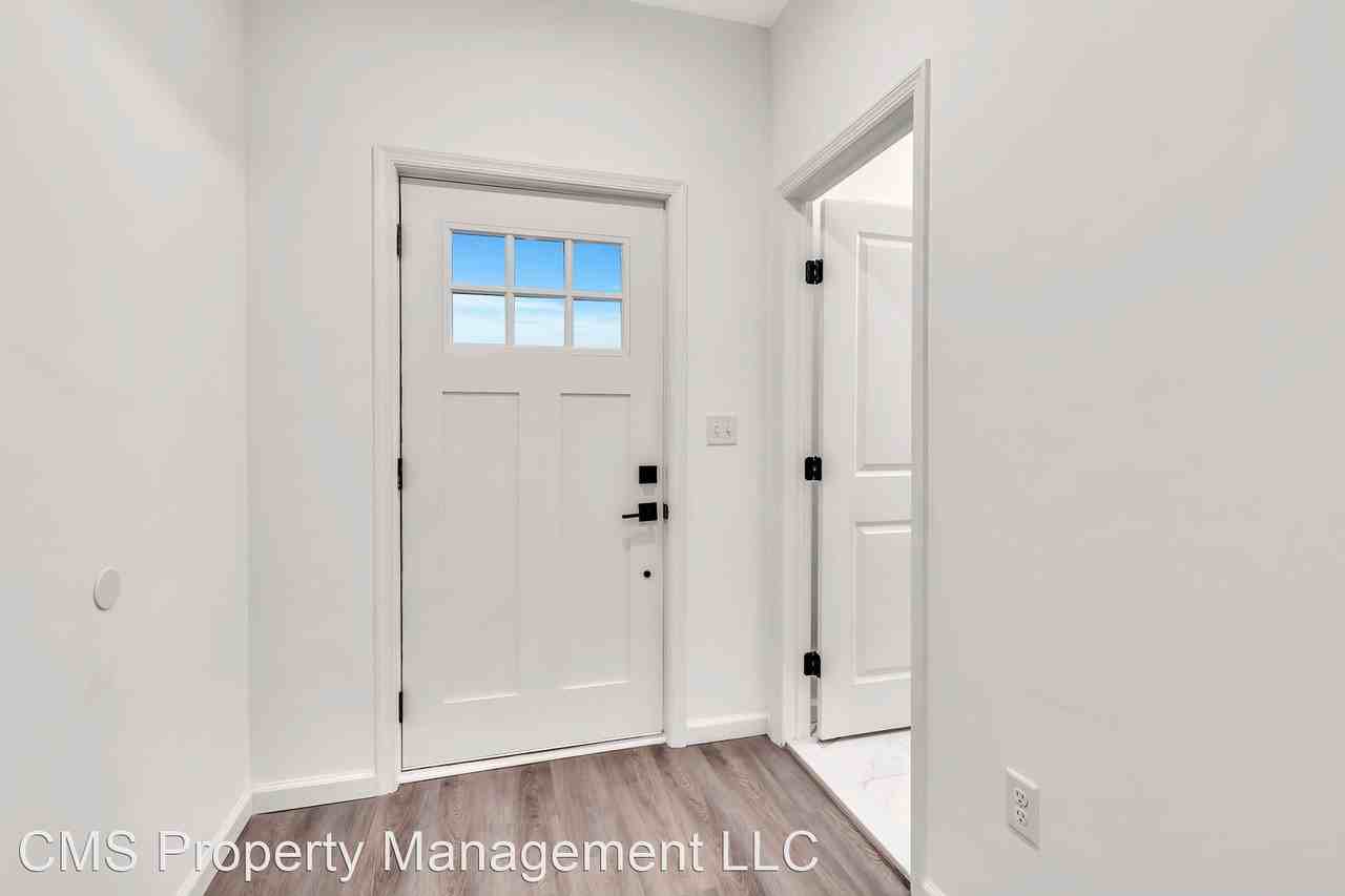 401-403 South Pine Ave - Photo 2 of 16