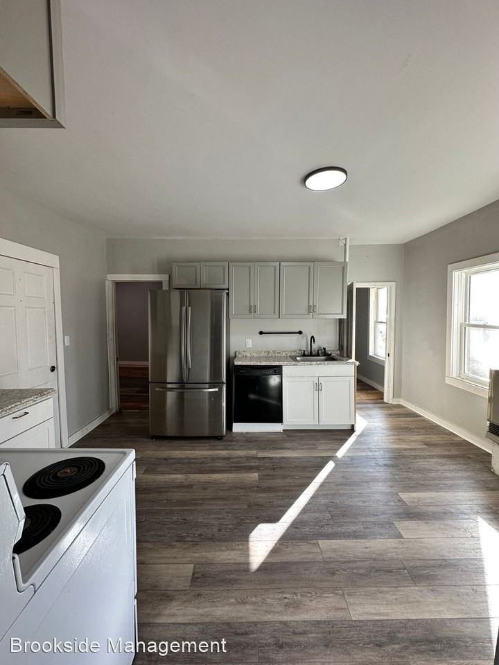 222 Brown St - Photo 2 of 9