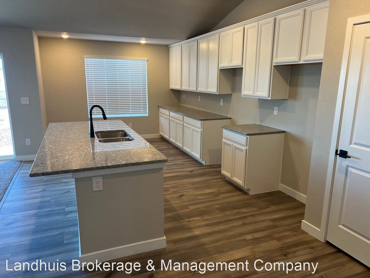 738 E Cabaret Dr - Photo 2 of 11