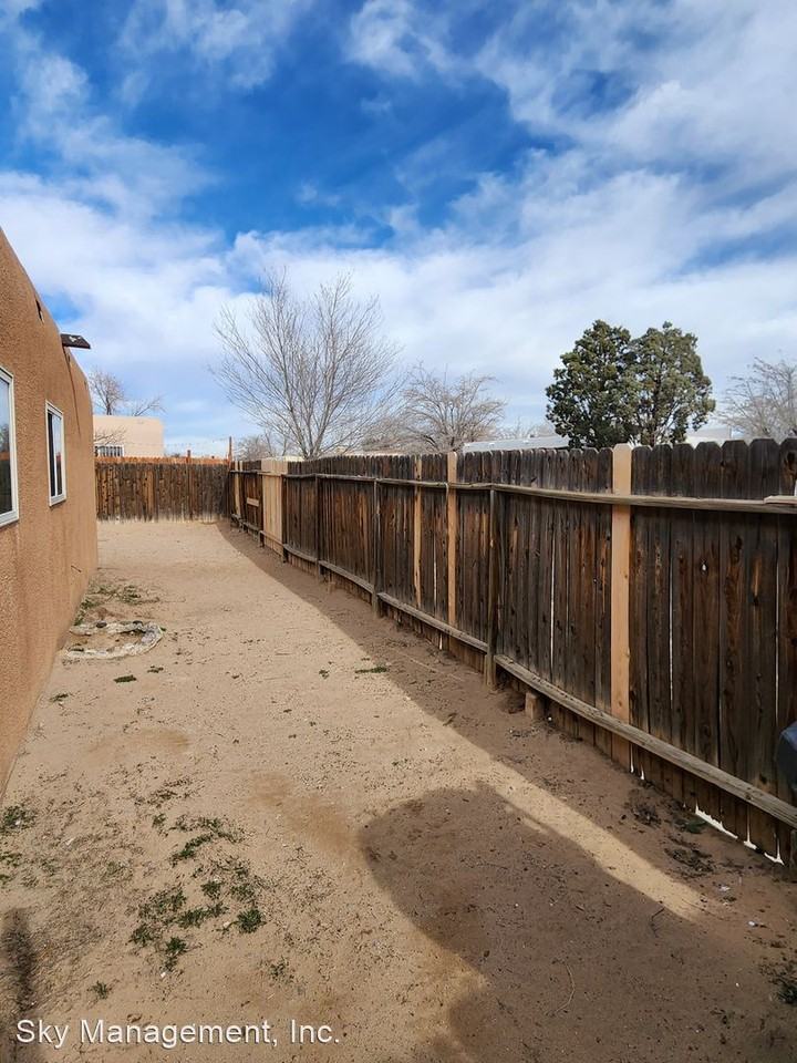 5101 Redlands Rd Nw - Photo 3 of 17