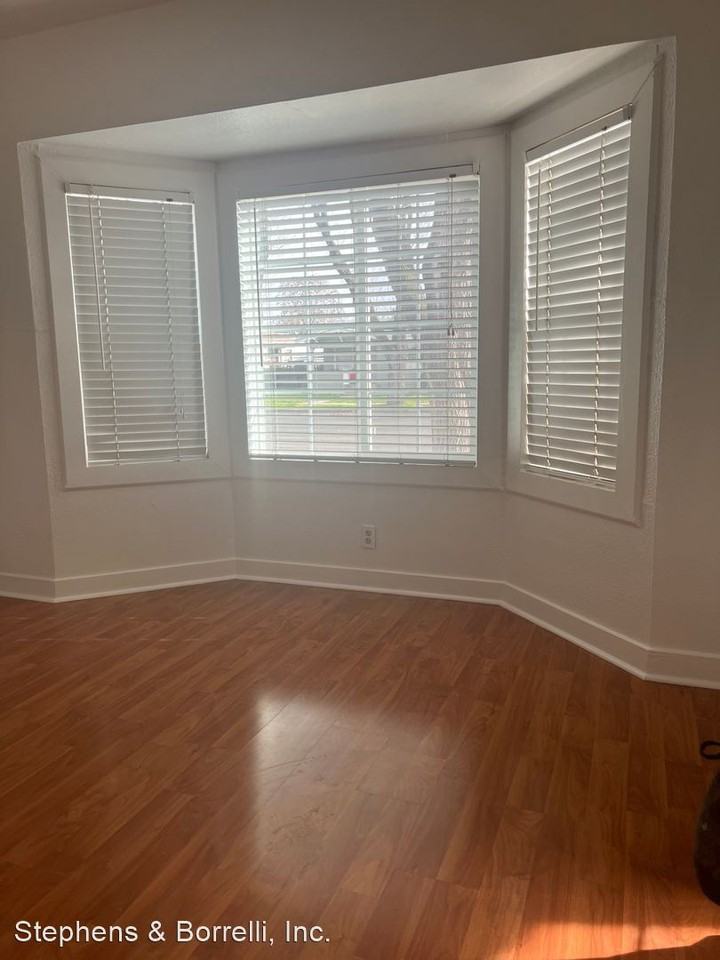 143 6th St - Photo 3 of 10