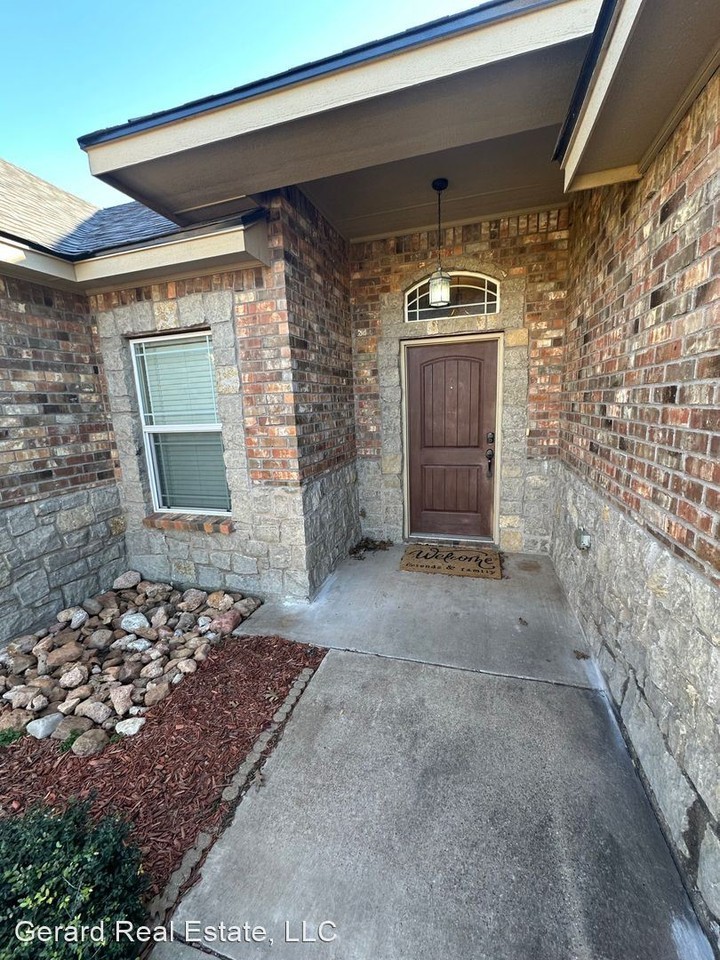 2233 Bunker Hill Dr - Photo 2 of 25